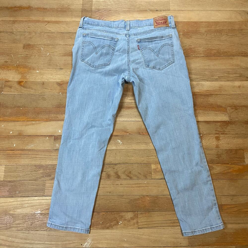 Levi's Women's Boyfriend Jeans Size 31 Light Wash Mid Rise Denim